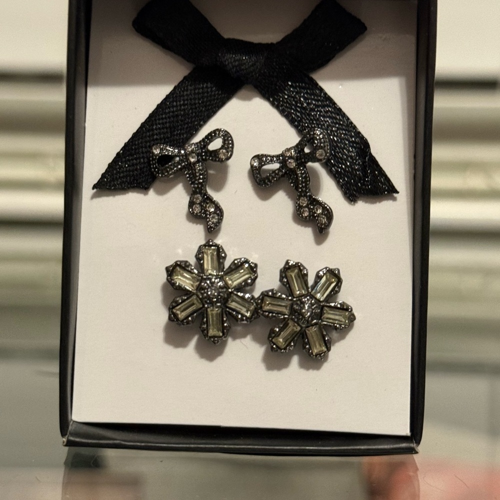 Avon Black and Silver Holiday Earrings Set Bows and Snowfo - Picture 3 of 15